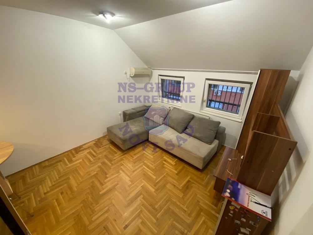 Slika 5 - Dvoiposoban, 51m2, Bulevar oslobođenja Novi Sad, sa terasom, ima lift