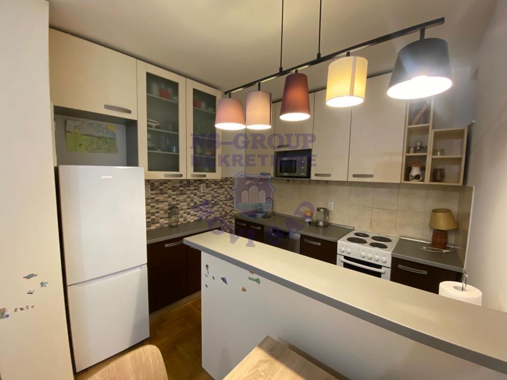 Slika 4 - Dvoiposoban, 51m2, Bulevar oslobođenja Novi Sad, sa terasom, ima lift