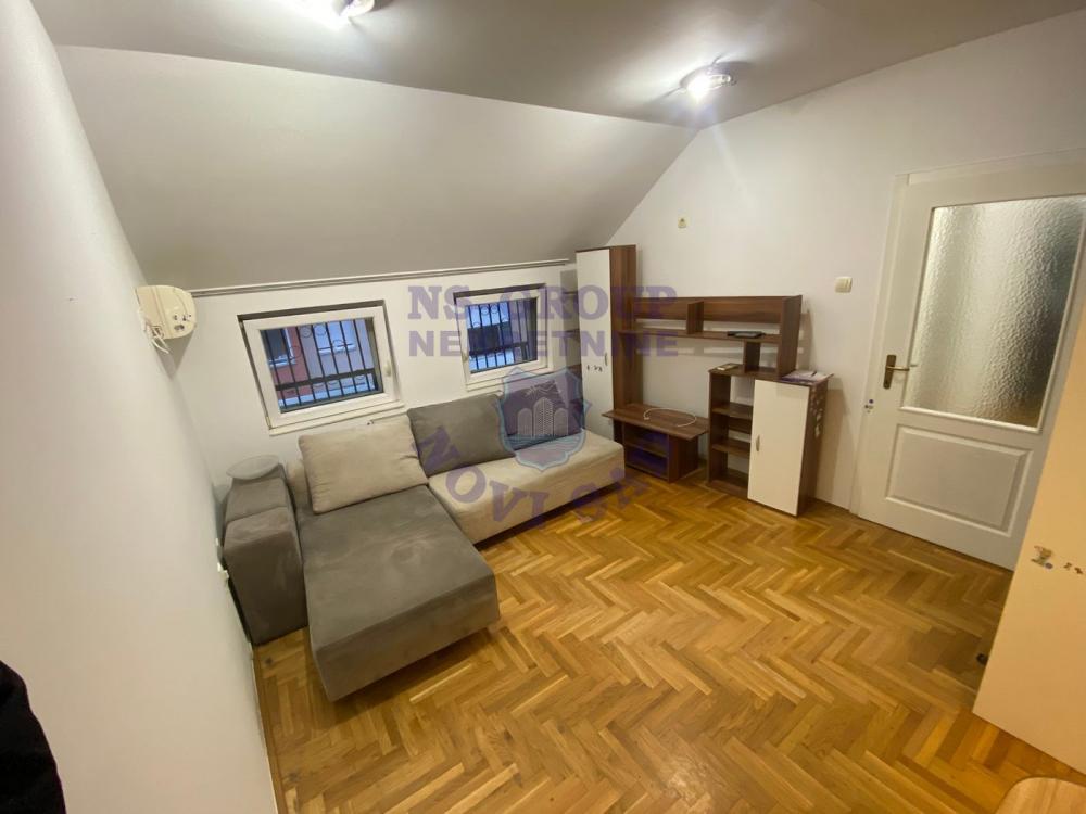 Slika 11 - Dvoiposoban, 51m2, Bulevar oslobođenja Novi Sad, sa terasom, ima lift