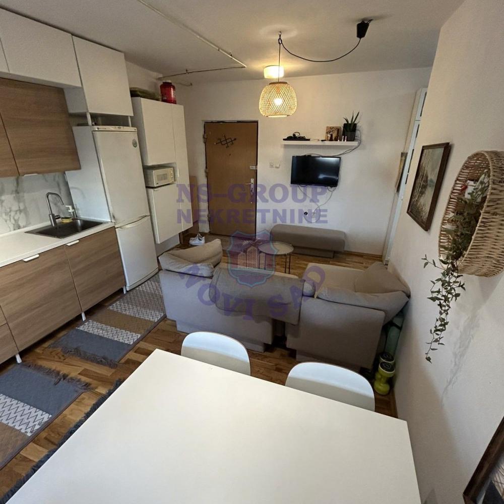 Slika 1 - Odlican trosoban stan na potezu Bulevara Oslobodjenja!