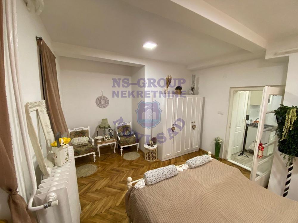 Slika 5 - Dvosoban, 37m2, Novosadski kej Novi Sad, sa terasom