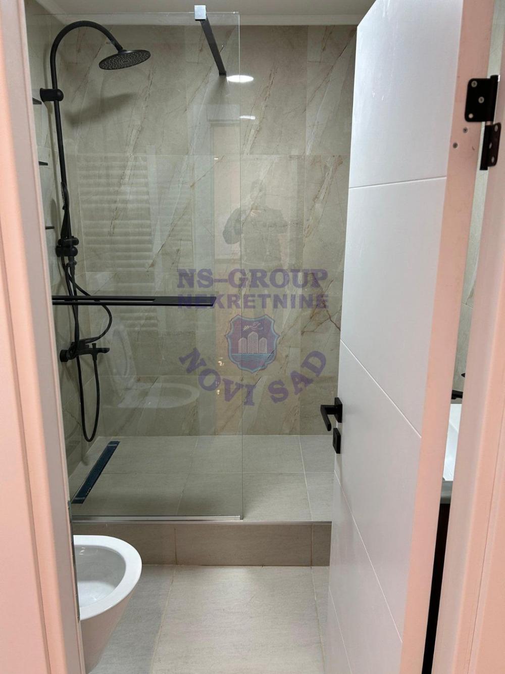 Slika 8 - Trosoban, 85m2, Liman 4 Novi Sad, sa terasom, ima lift