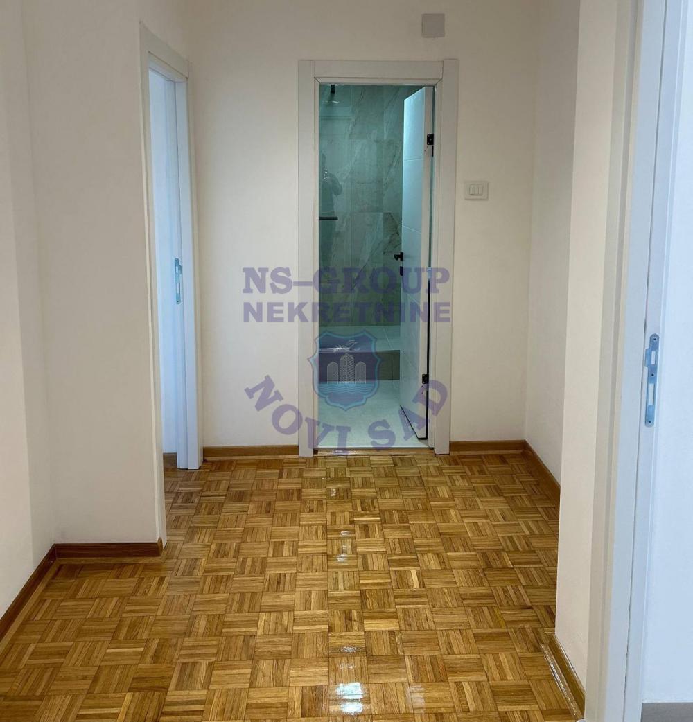 Slika 11 - Trosoban, 85m2, Liman 4 Novi Sad, sa terasom, ima lift