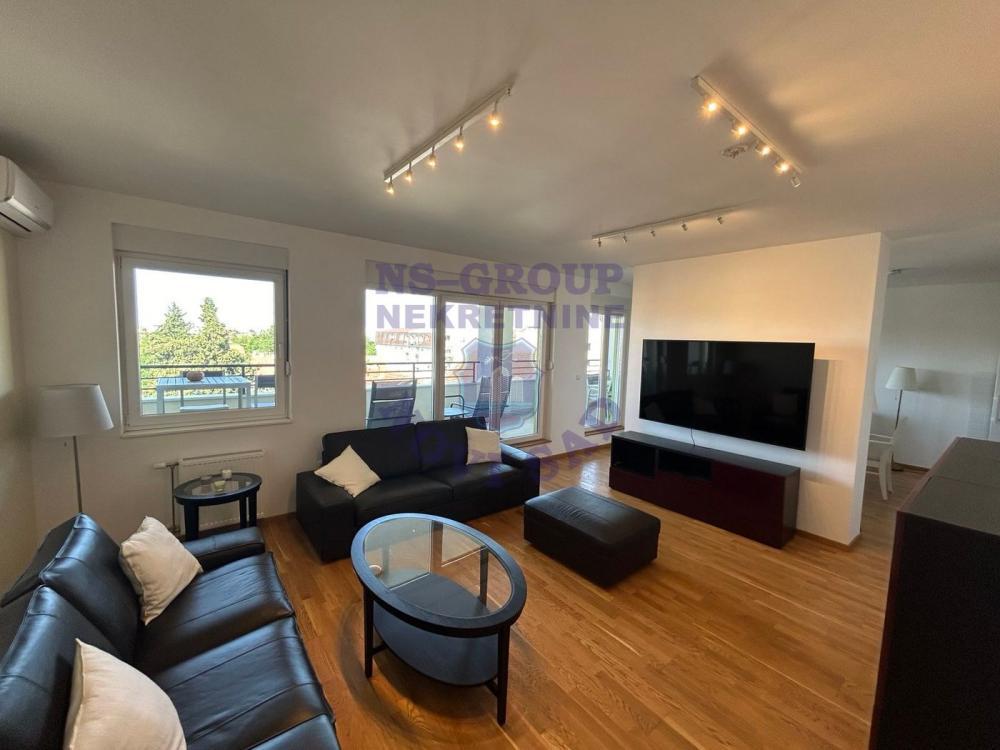 Glavna slika -Odlican cetvorosoban stan na Bulevaru Patrijarha Pavla!