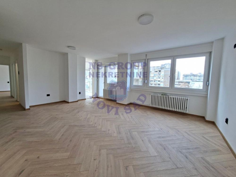 Glavna slika -Odlican trosoban stan na Socijalnom!