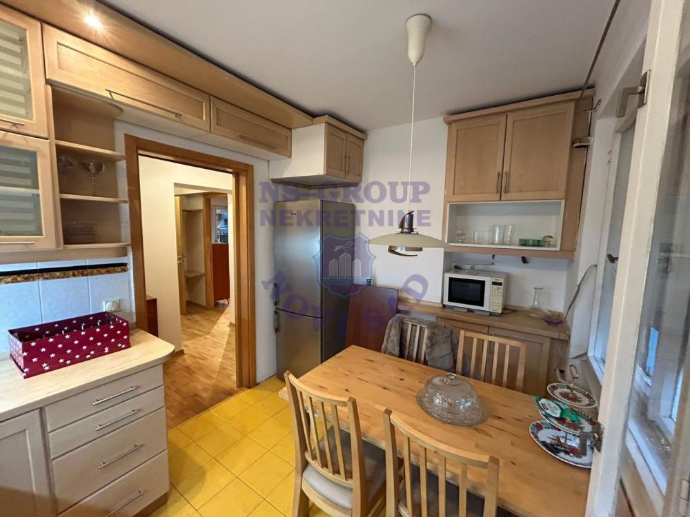 Slika 3 - Odlican dvosoban stan u Centru!