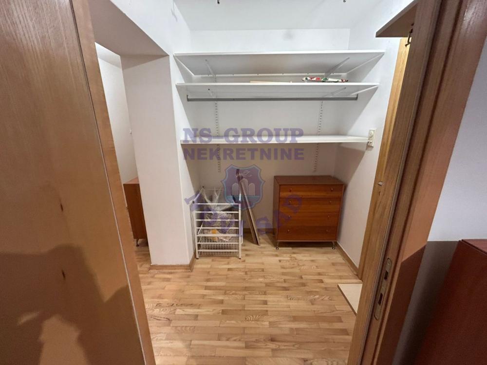 Slika 10 - Odlican dvosoban stan u Centru!