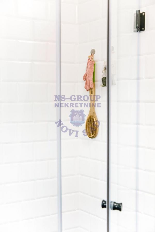 Slika 2 - Trosoban, 63m2, Podbara Novi Sad, sa terasom, ima lift