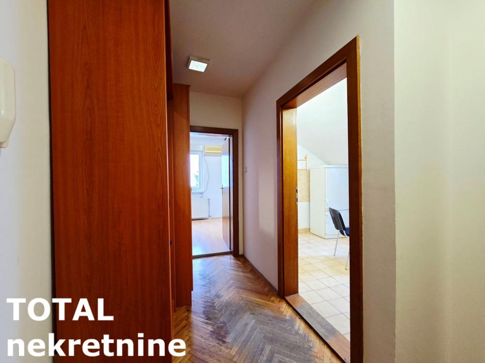 Slika 8 - Stan,NOVI SAD,CENTAR,kv: 43.00, € 105000, ID: 1102281