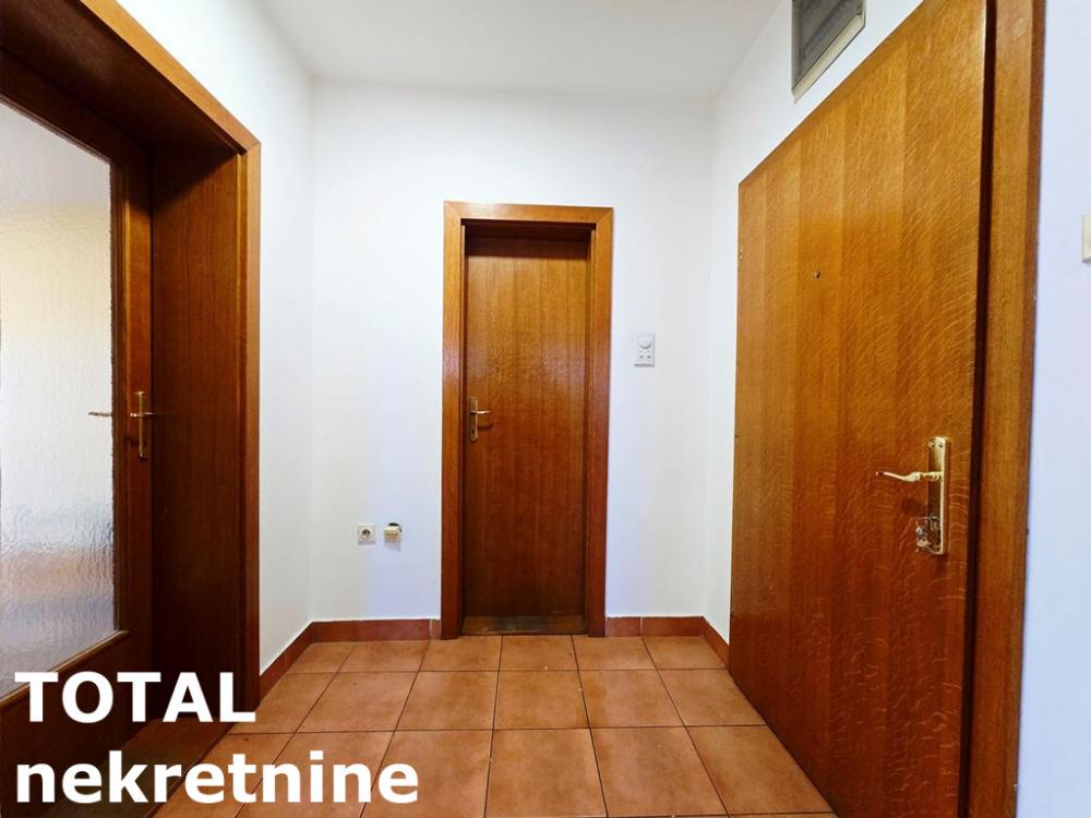 Slika 9 - Stan,NOVI SAD,CENTAR,kv: 43.00, € 105000, ID: 1102281