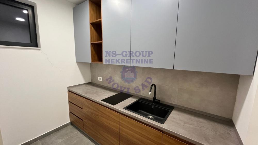 Slika 2 - Trosoban stan u centru Novog Sada