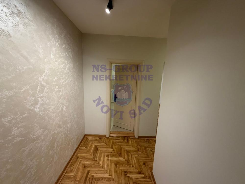 Slika 4 - Odlican dvosoban stan u Novom Sadu