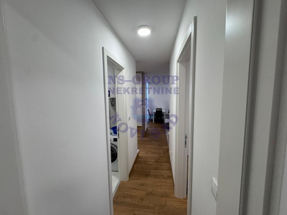 Slika 10 - Prodaja stana, Bulevar oslobođenja Novi Sad, sa terasom, ima lift