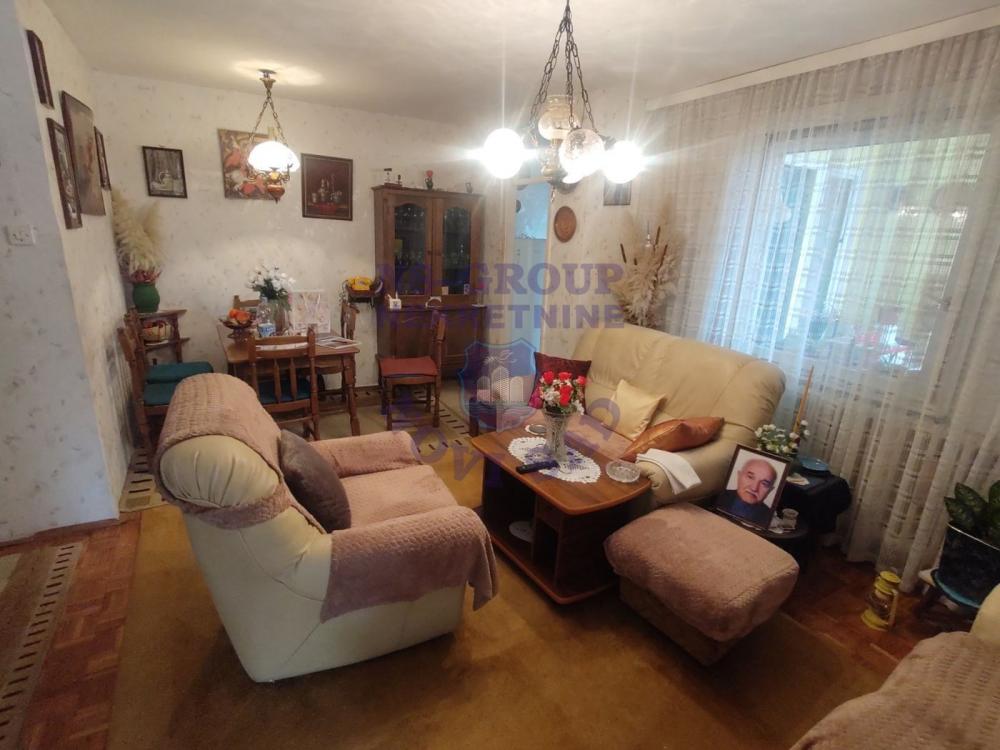 Slika 1 - Troiposoban, 74m2, Novo naselje Novi Sad, sa terasom, ima lift