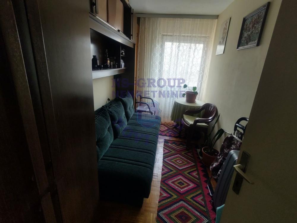 Slika 10 - Troiposoban, 74m2, Novo naselje Novi Sad, sa terasom, ima lift