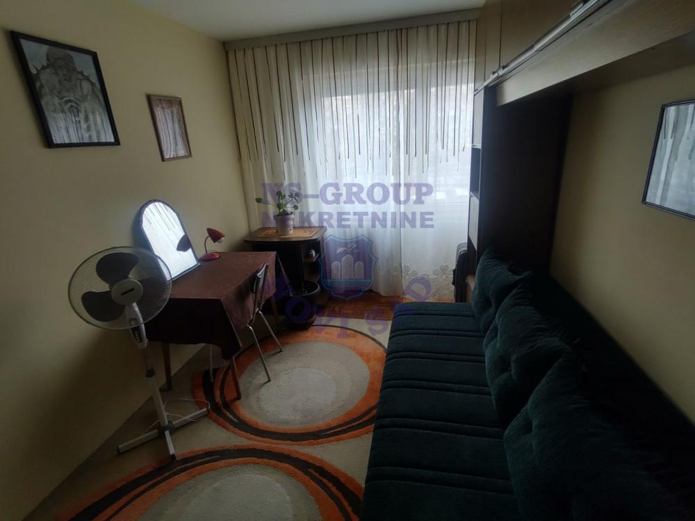 Slika 7 - Troiposoban, 74m2, Novo naselje Novi Sad, sa terasom, ima lift