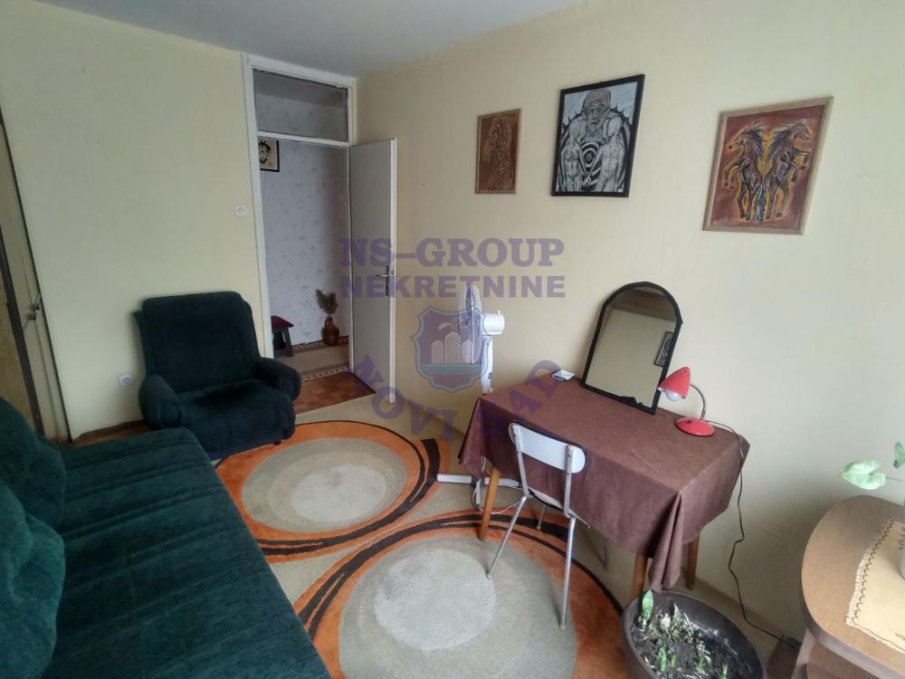 Slika 8 - Troiposoban, 74m2, Novo naselje Novi Sad, sa terasom, ima lift