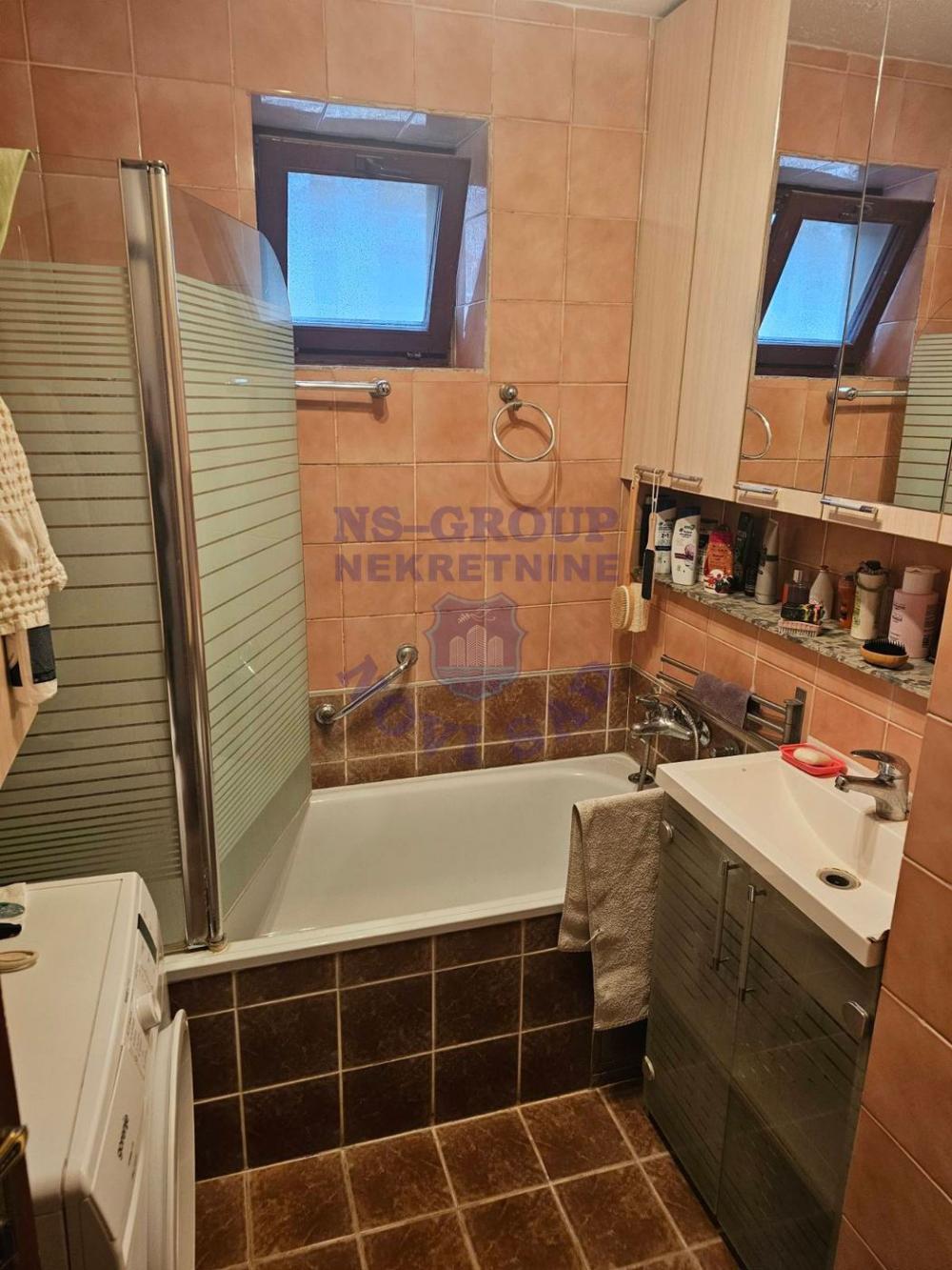 Slika 6 - Odličan, komforan trosoban stan na Novoj Detelinari!