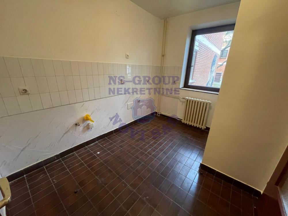 Slika 6 - 561241-Četvorosoban-83m2-Somborski bulevar