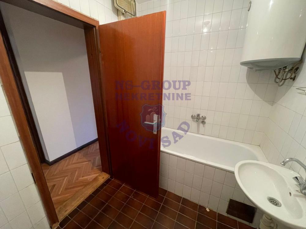 Slika 7 - 561241-Četvorosoban-83m2-Somborski bulevar