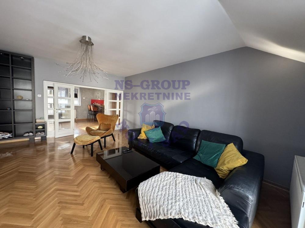 Glavna slika -Trg Marije Trandafil 156m2