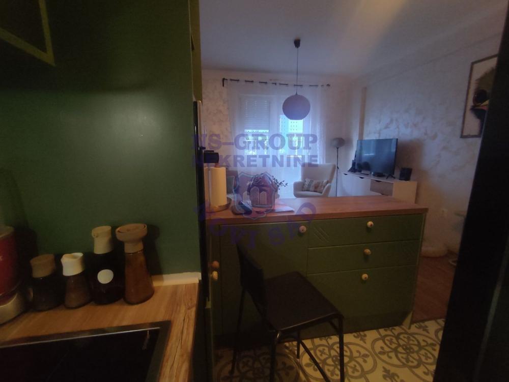 Slika 5 - Četvorosoban, 93m2, Grbavica Novi Sad, sa terasom, ima lift