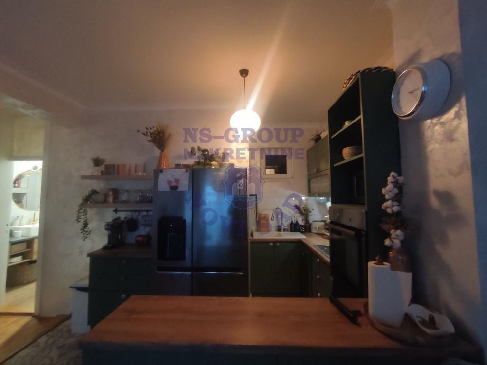 Slika 9 - Četvorosoban, 93m2, Grbavica Novi Sad, sa terasom, ima lift