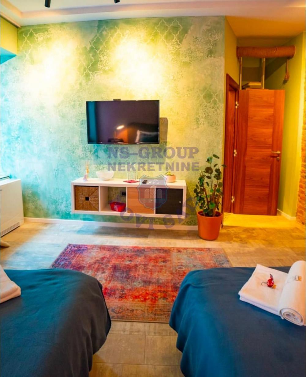 Slika 3 - Odličan šestosoban stan na Petrovaradinu!