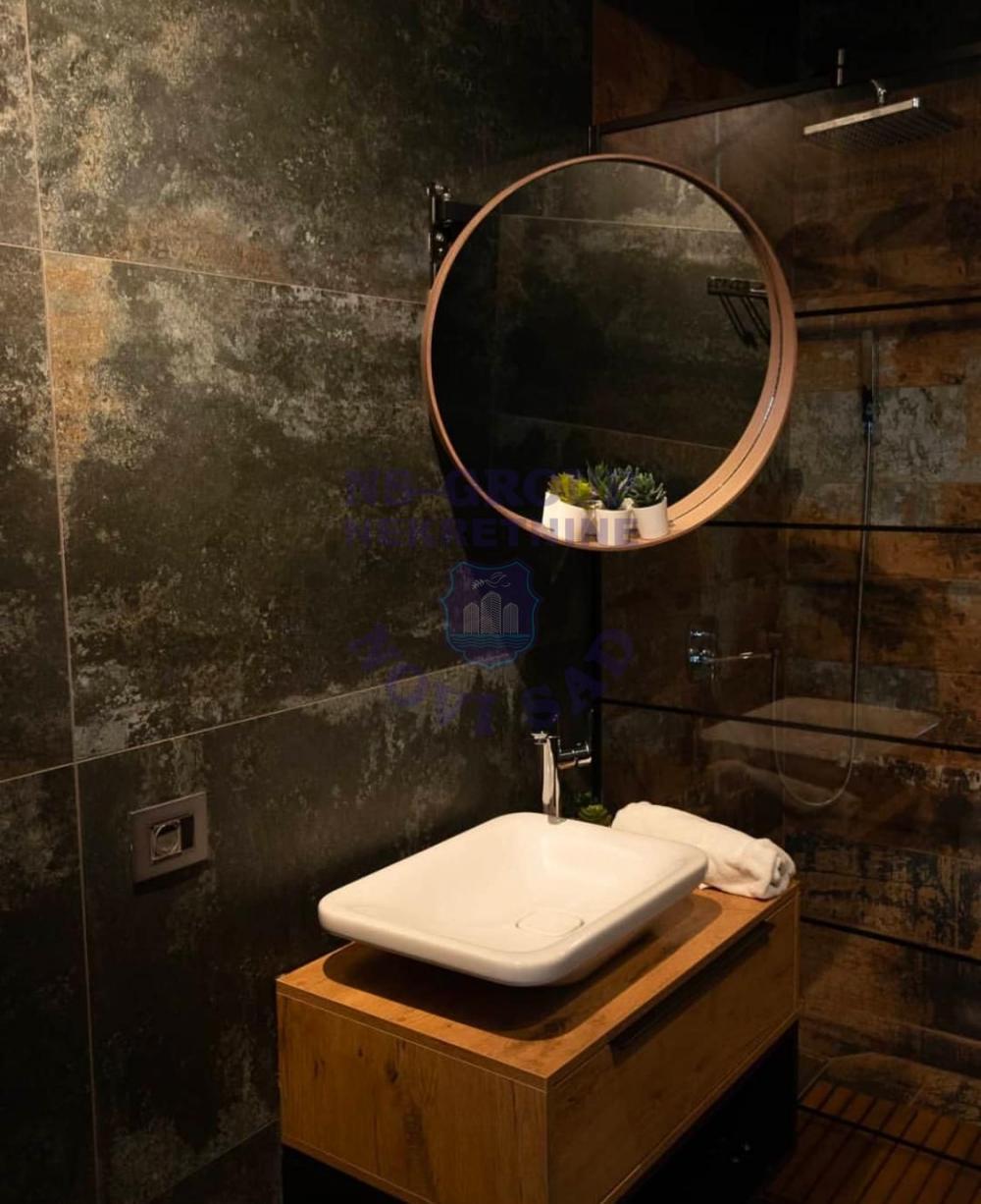 Slika 11 - Odličan šestosoban stan na Petrovaradinu!