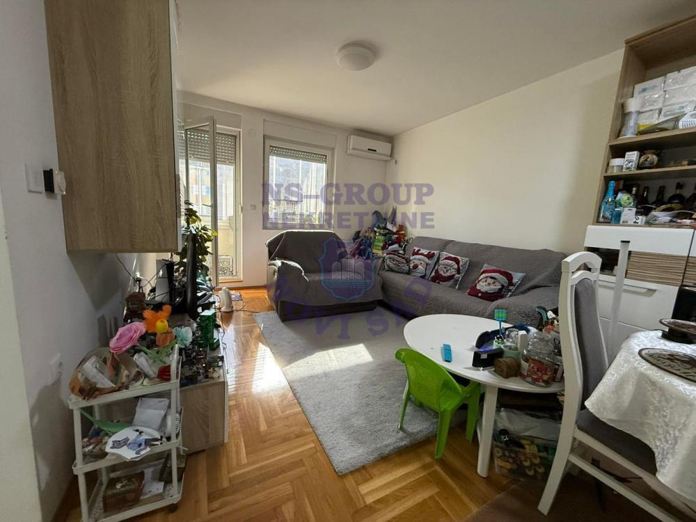 Glavna slika -Dvosoban, 47m2, Bulevar patrijarha Pavla (Somborski bulevar) Novi Sad, sa terasom, ima lift