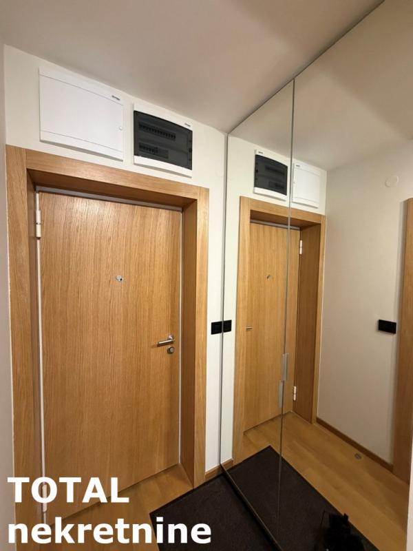 Slika 8 - Stan,NOVI SAD,BULEVAR EVROPE,kv: 43.00, € 189000, ID: 1102053