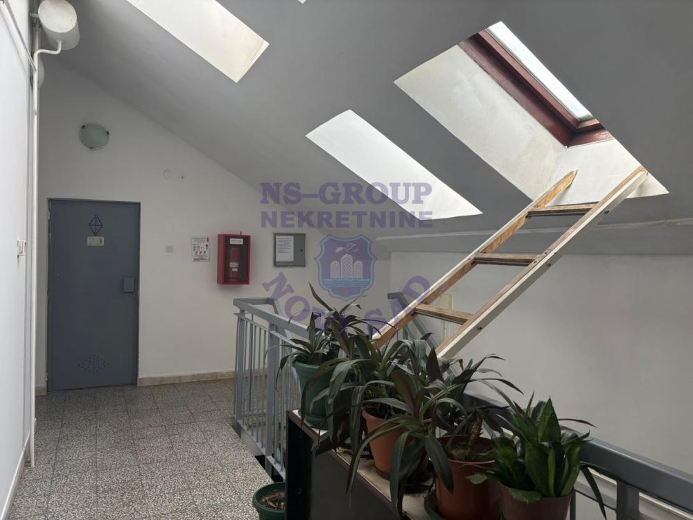 Slika 9 - Jednosoban, 34m2, Novo naselje Novi Sad, ima lift