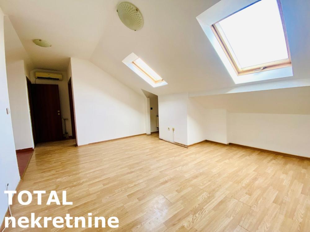 Slika 2 - Stan,NOVI SAD,CENTAR,kv: 33.00, € 85000, ID: 1101208