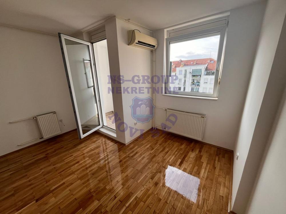 Slika 7 - Odlična renovirana garsonjera na Novom Naselju 