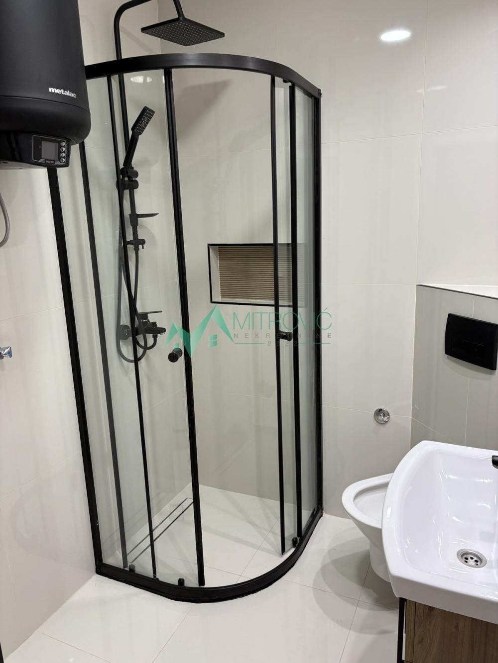 Slika 6 - Fenomenalan, kompletno renoviran dvoiposoban stan-Rotkvarija- izuzetna ponuda 