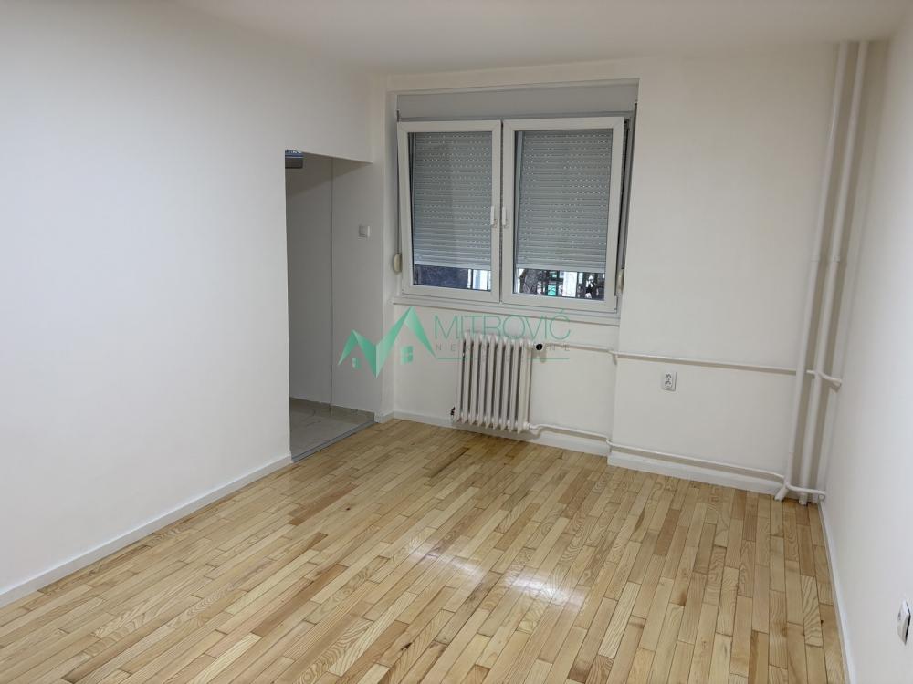 Slika 2 - Fenomenalan, kompletno renoviran dvoiposoban stan-Rotkvarija- izuzetna ponuda 