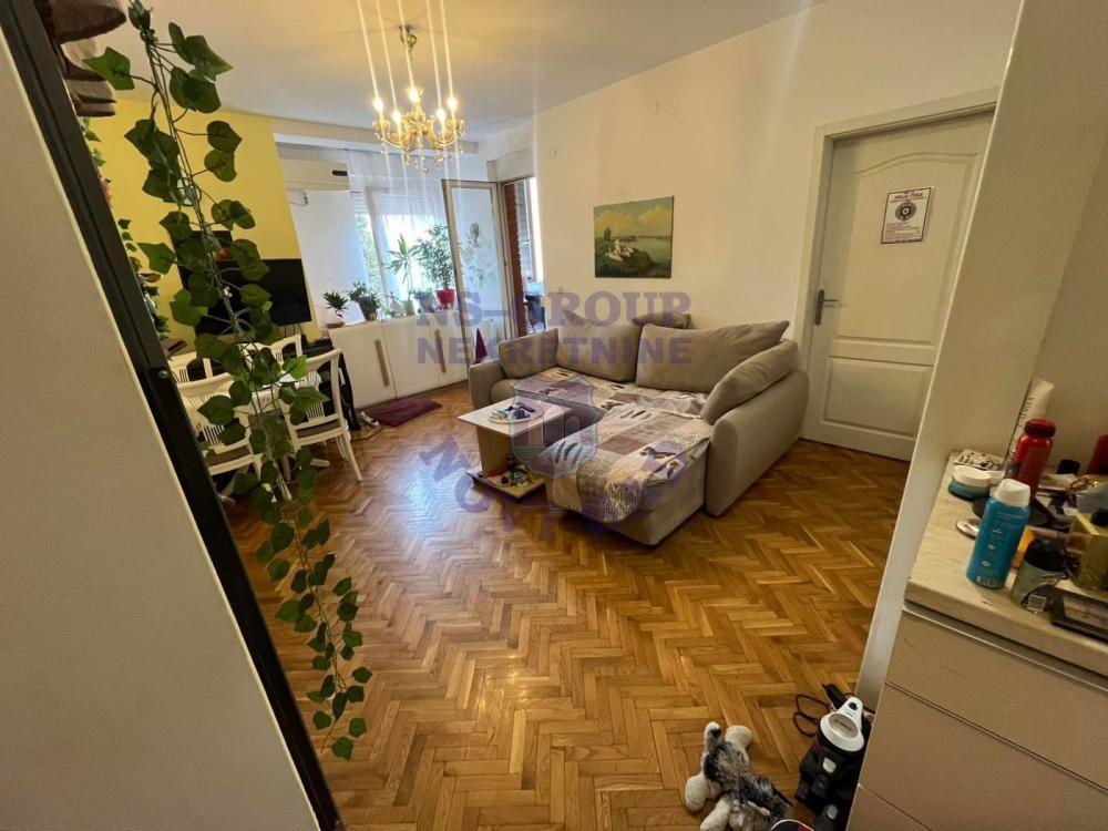 Glavna slika -Odličan jednoiposoban stan na Novoj Detelinari! 