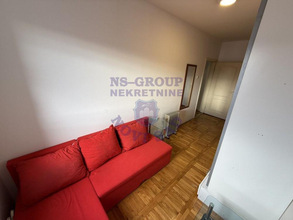 Slika 6 - Odlican trosoban stan u Petrovaradinu!