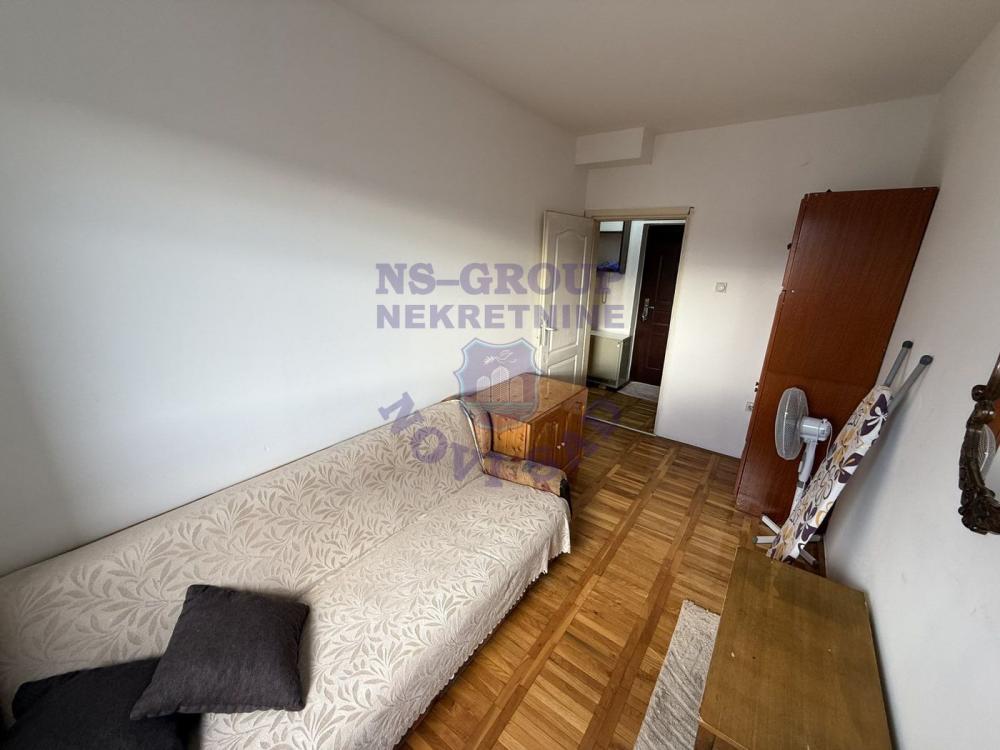 Slika 8 - Odlican trosoban stan u Petrovaradinu!