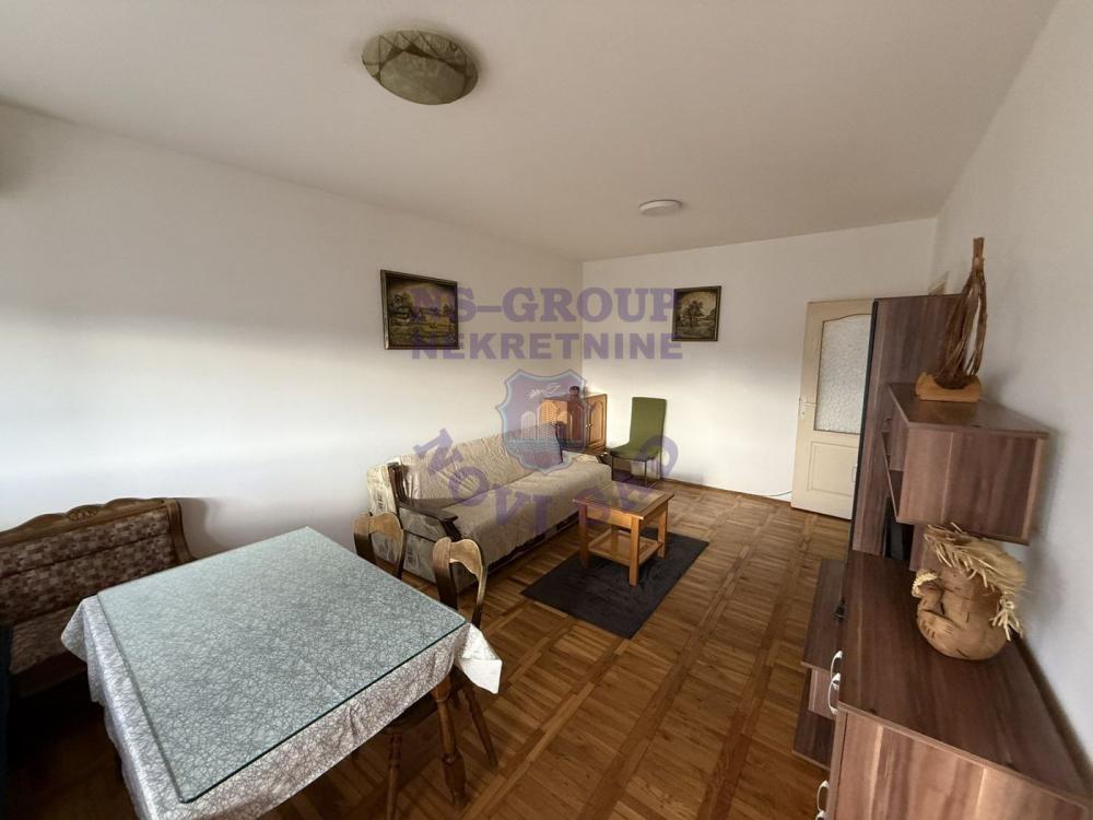 Slika 11 - Odlican trosoban stan u Petrovaradinu!