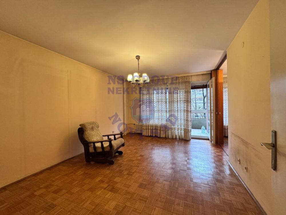 Slika 8 - Trosoban, 72m2, Liman 3 Novi Sad, sa terasom, ima lift