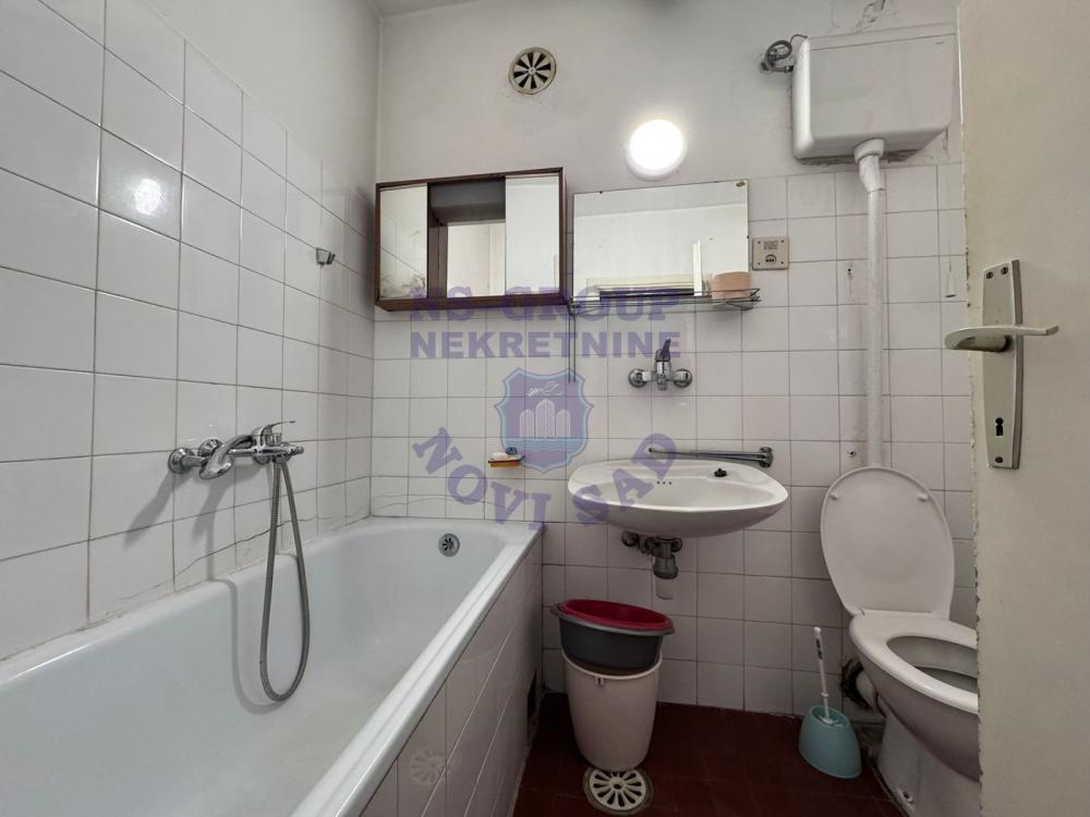 Slika 6 - Trosoban, 72m2, Liman 3 Novi Sad, sa terasom, ima lift