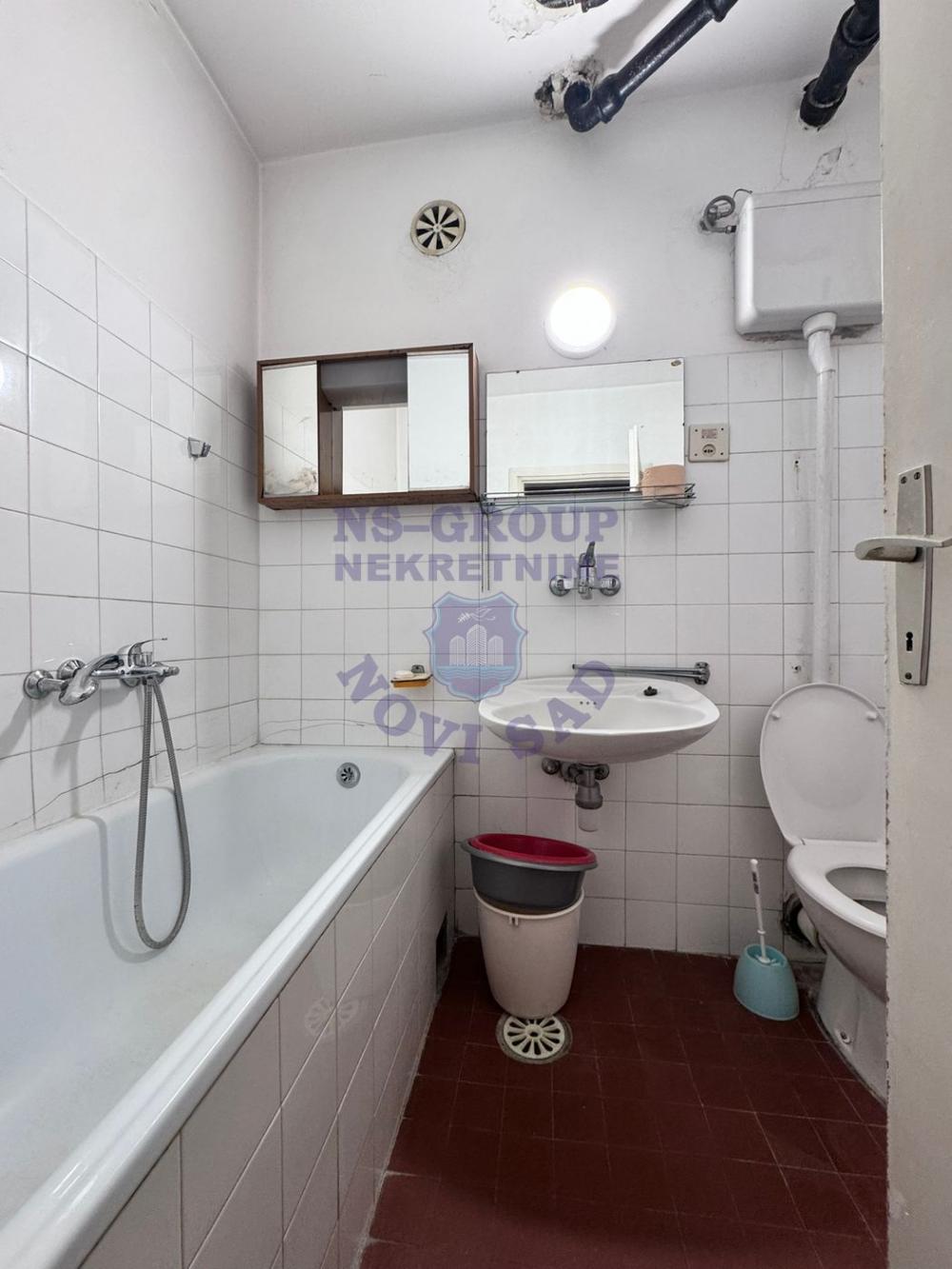 Slika 7 - Trosoban, 72m2, Liman 3 Novi Sad, sa terasom, ima lift