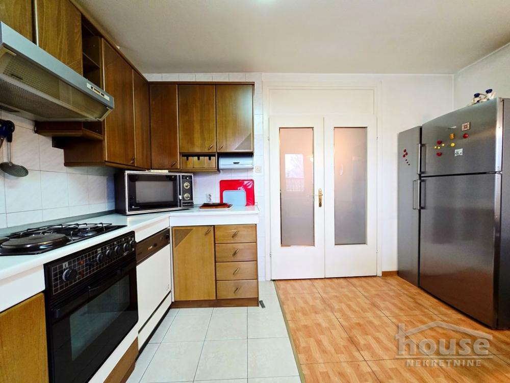 Slika 7 - Stan,NOVI SAD,GRBAVICA,kv: 141.00, € 325000, ID: 1065451