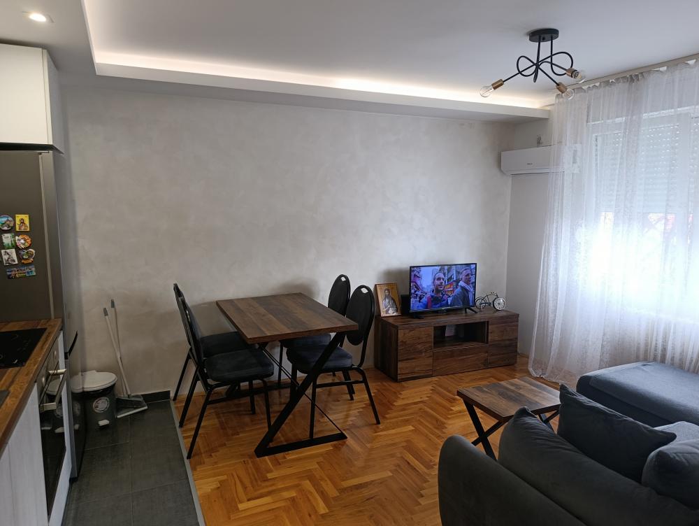 Slika 2 - Продаје се комплетно реновиран и намештен стан на старој детелинари