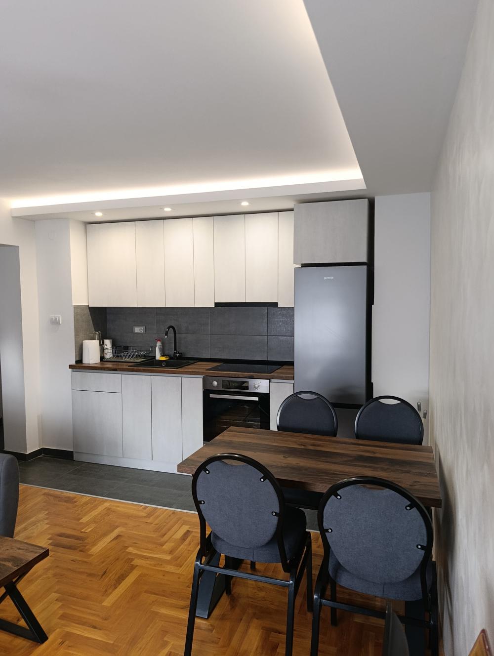 Slika 3 - Продаје се комплетно реновиран и намештен стан на старој детелинари