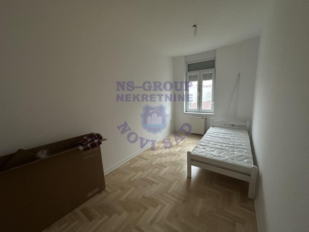 Slika 6 - Trosoban, 68m2, Novi Sad centar Novi Sad