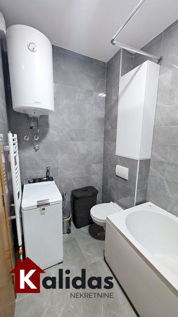 Slika 9 - Stan,NOVI SAD,ADICE,kv: 42, € 127200, ID: 1008565