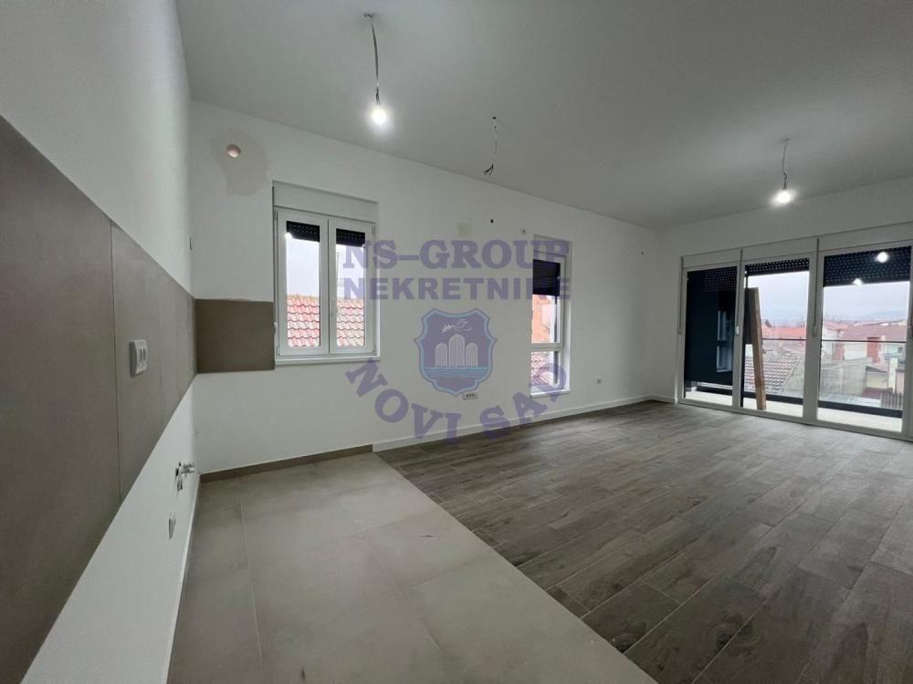 Glavna slika -Trosoban stan sa gratis krovnom terasom - Telep