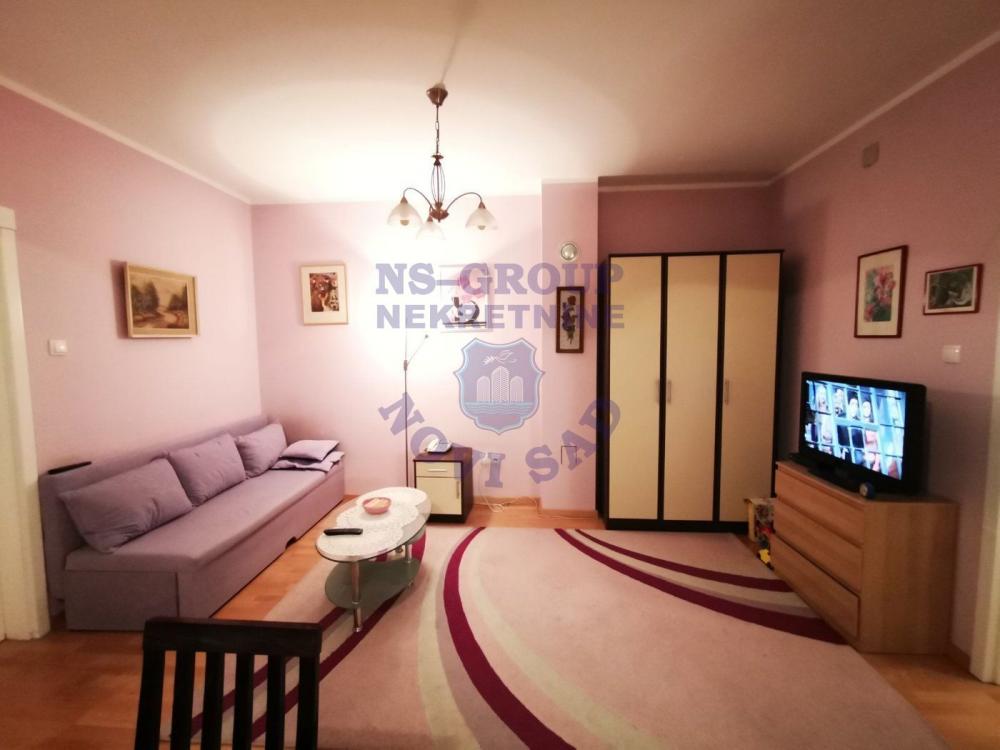 Slika 1 - Odlican dvoiposoban stan na potezu Bulevaru Oslobodjenja!